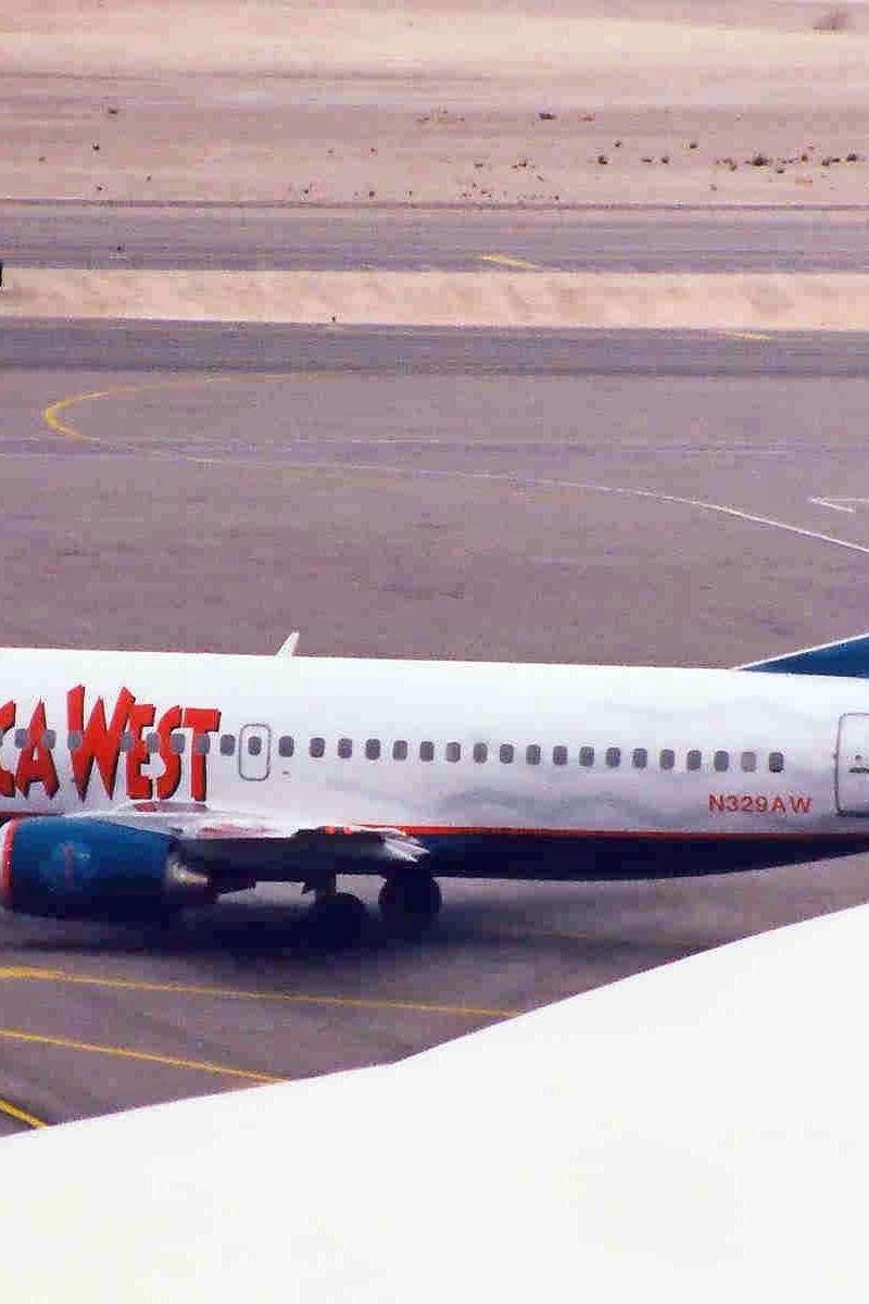 N329AW - Boeing