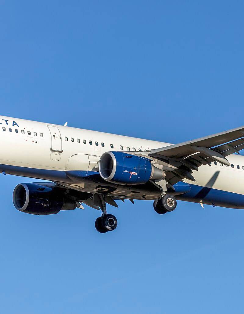 N329DN - Twin-engine aircraft