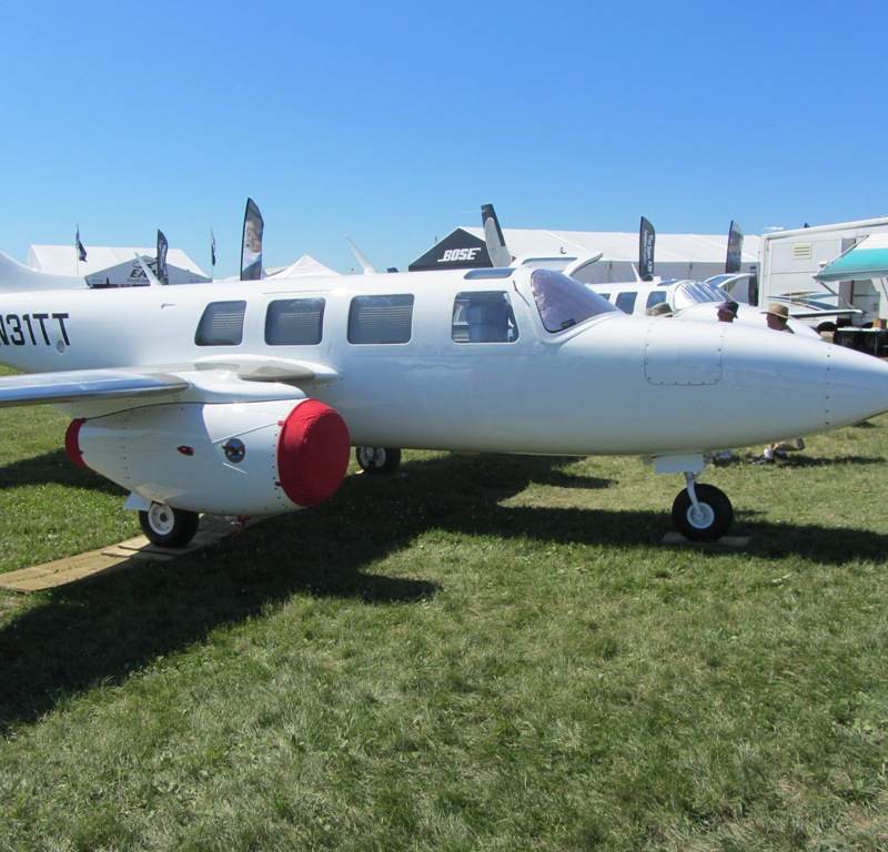 N31TT - Twin-engine aircraft