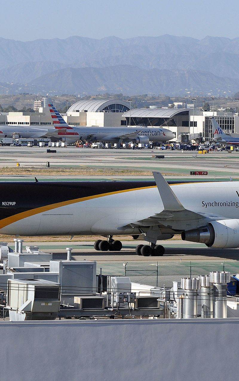 N329UP - Boeing