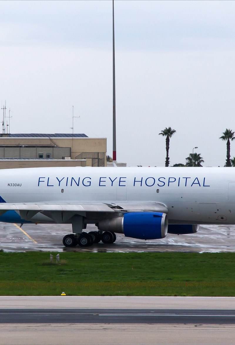 N330AU - Douglas