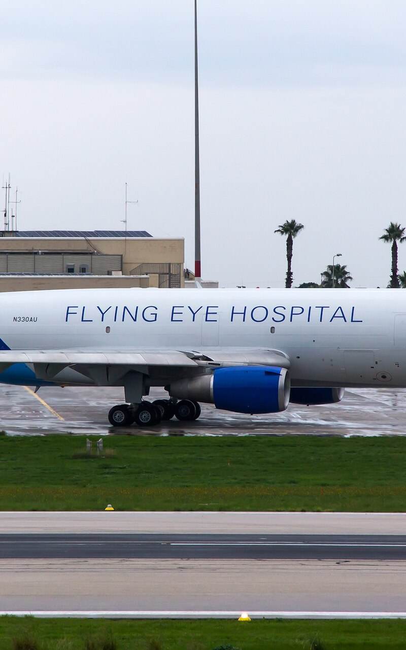 N330AU - Douglas