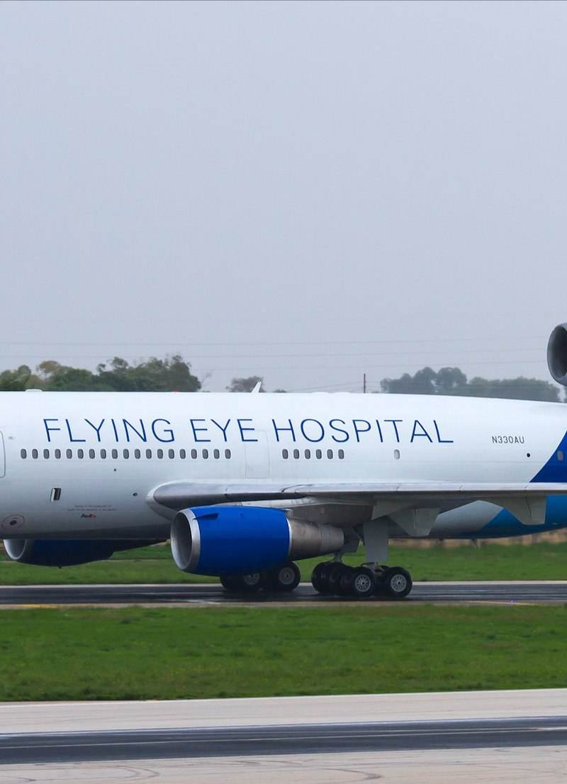 N330AU - Douglas