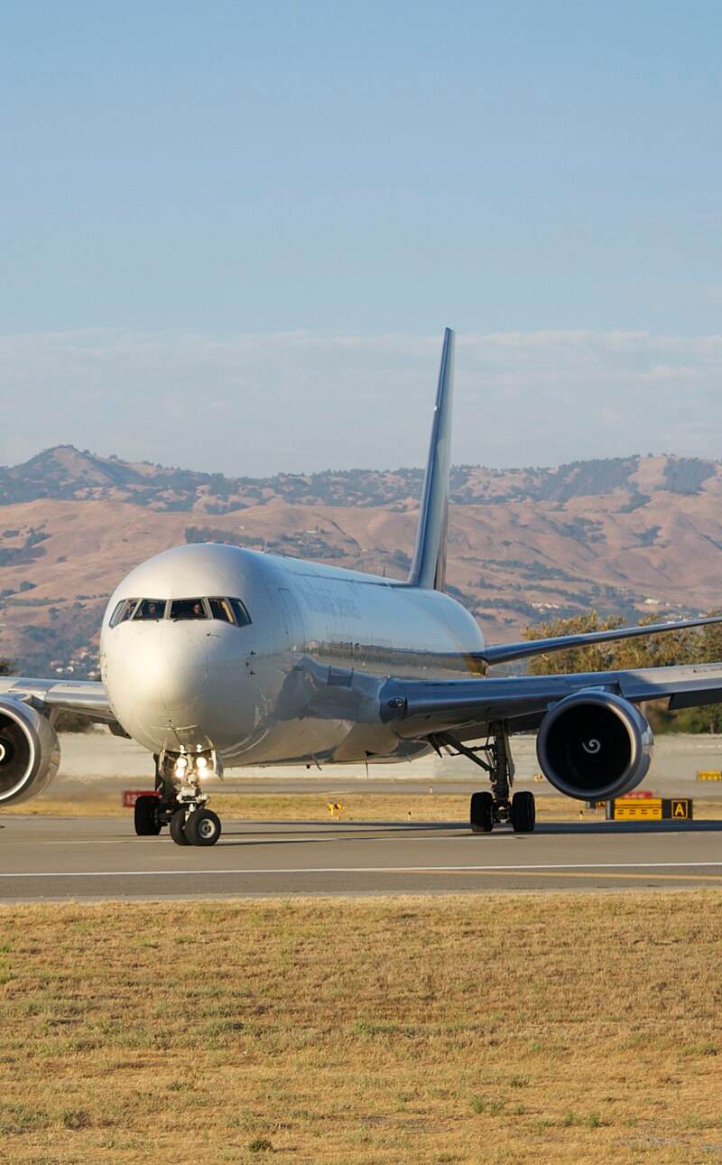 N330UP - Twin-engine aircraft