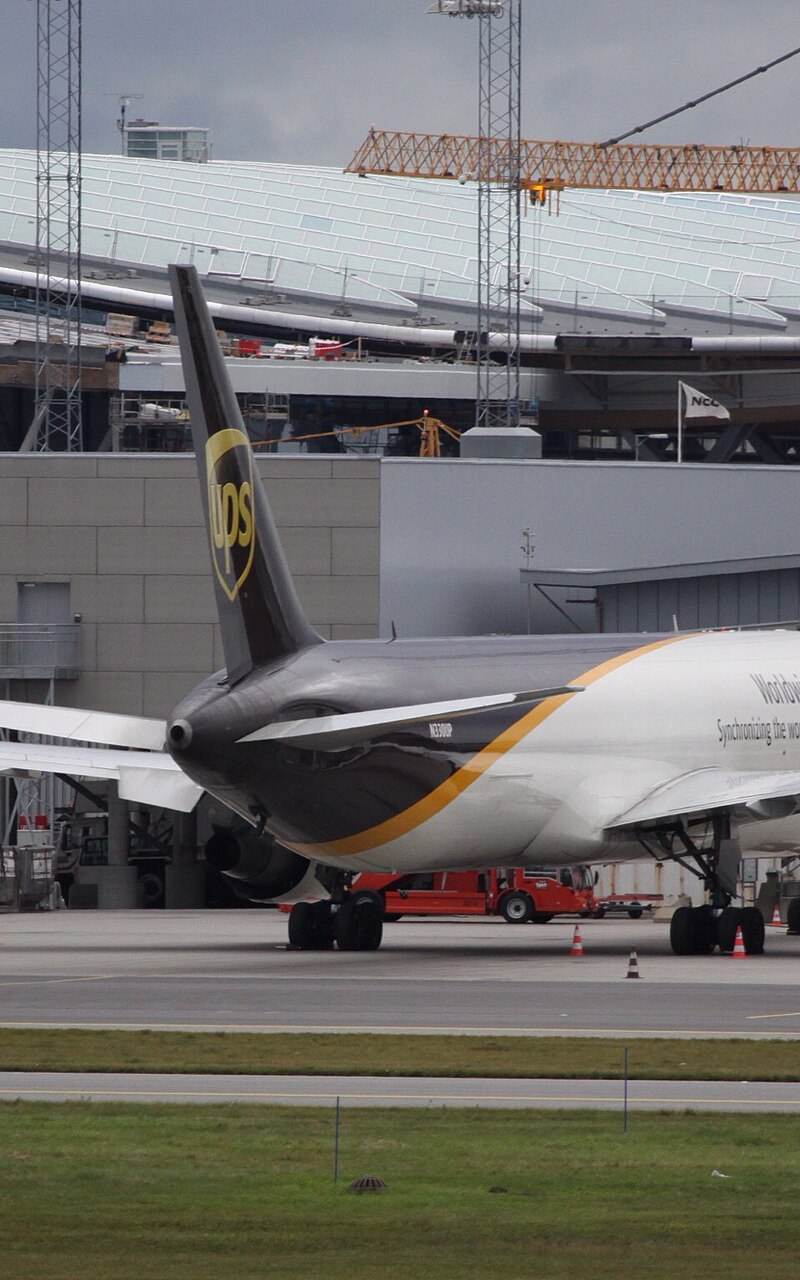 N330UP - Twin-engine aircraft