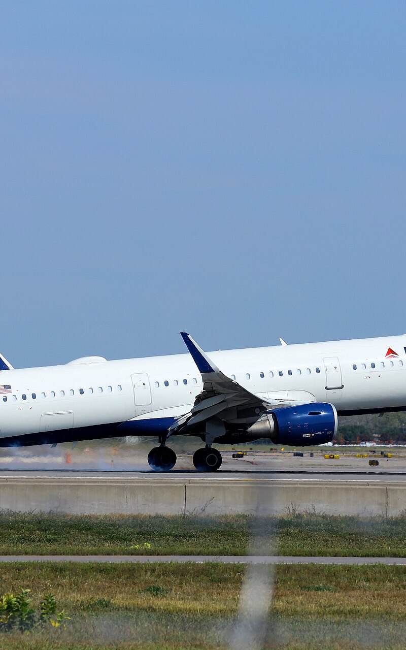 N331DN - Twin-engine aircraft