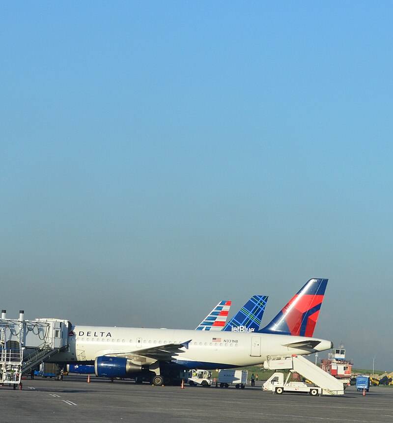 N331NB - Twin-engine aircraft