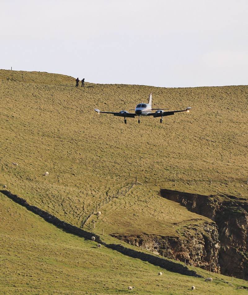 N44NE - Twin-engine aircraft