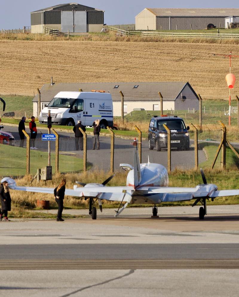 N44NE - Twin-engine aircraft