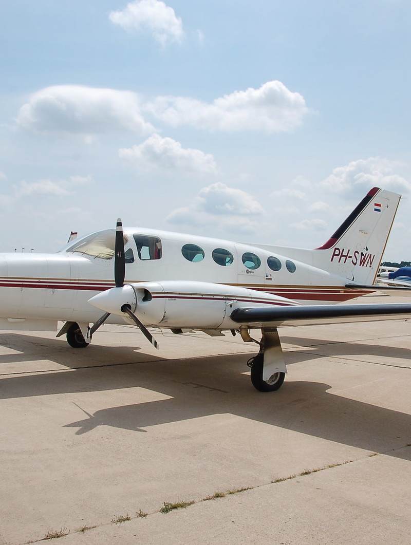 PH-SWN - Twin-engine aircraft