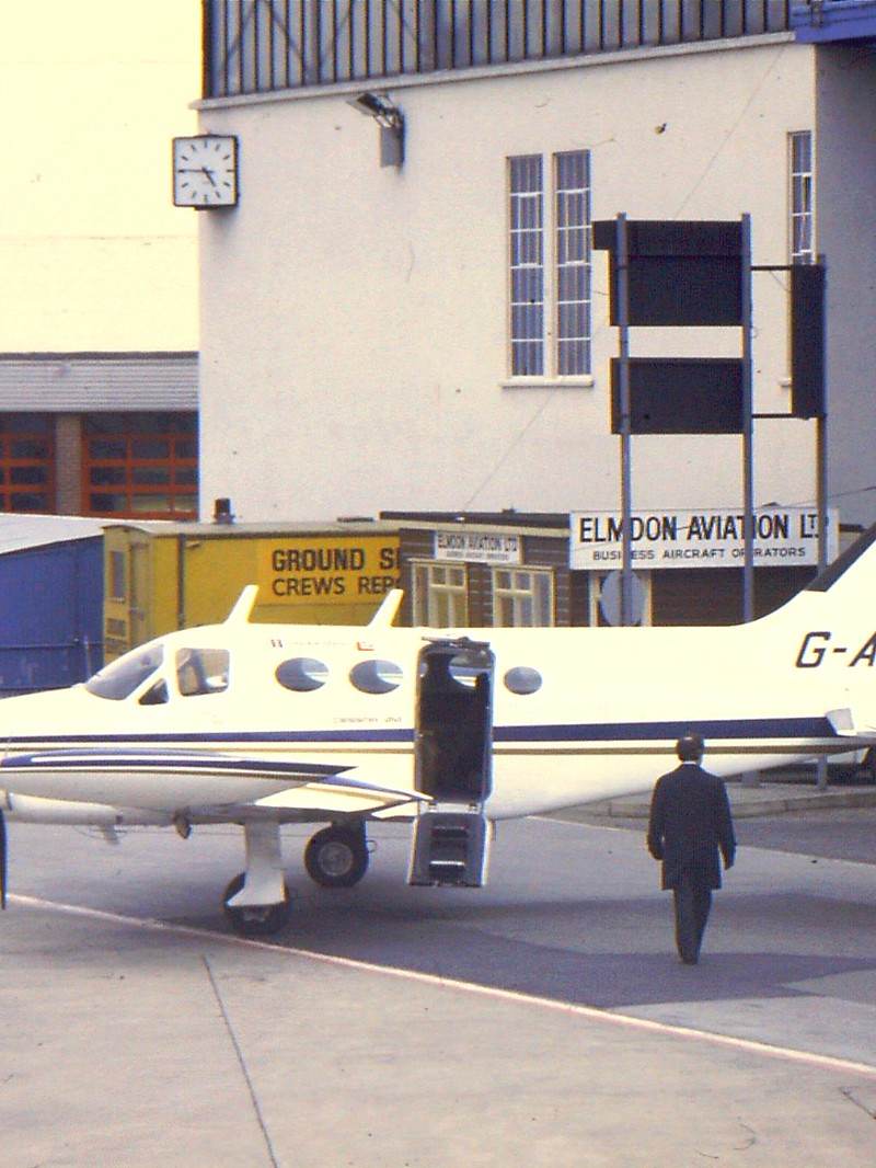 G-AZFZ - Twin-engine aircraft
