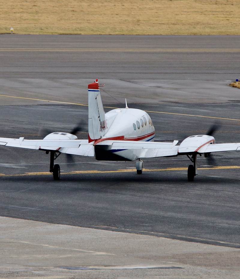 N44NE - Twin-engine aircraft