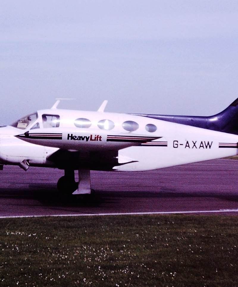 G-AXAW - Twin-engine aircraft