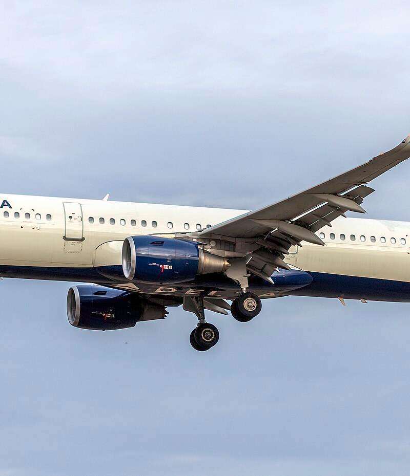 N334DN - Twin-engine aircraft