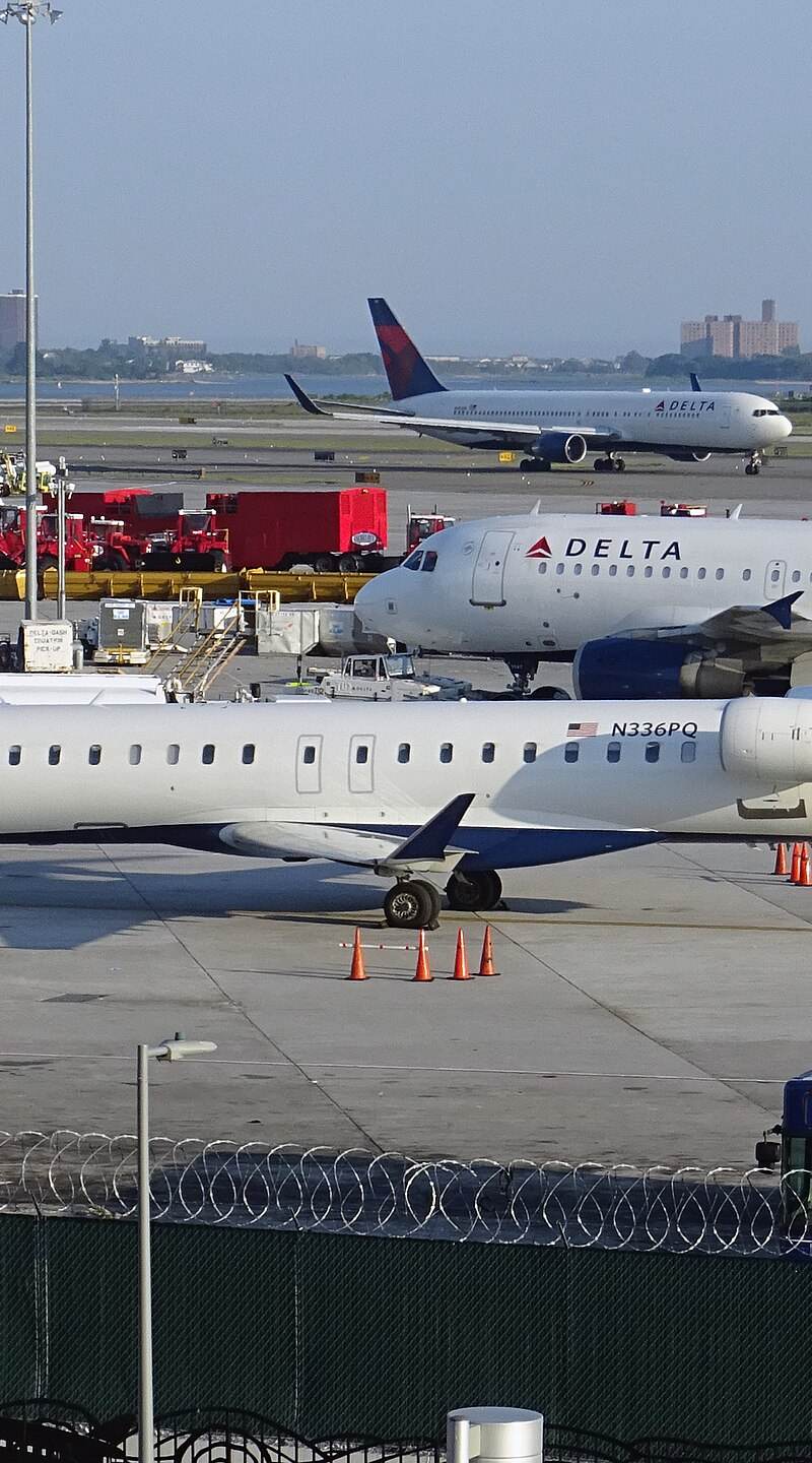 N336PQ - Bombardier