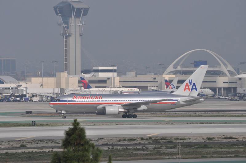 N330AA - Twin-engine aircraft