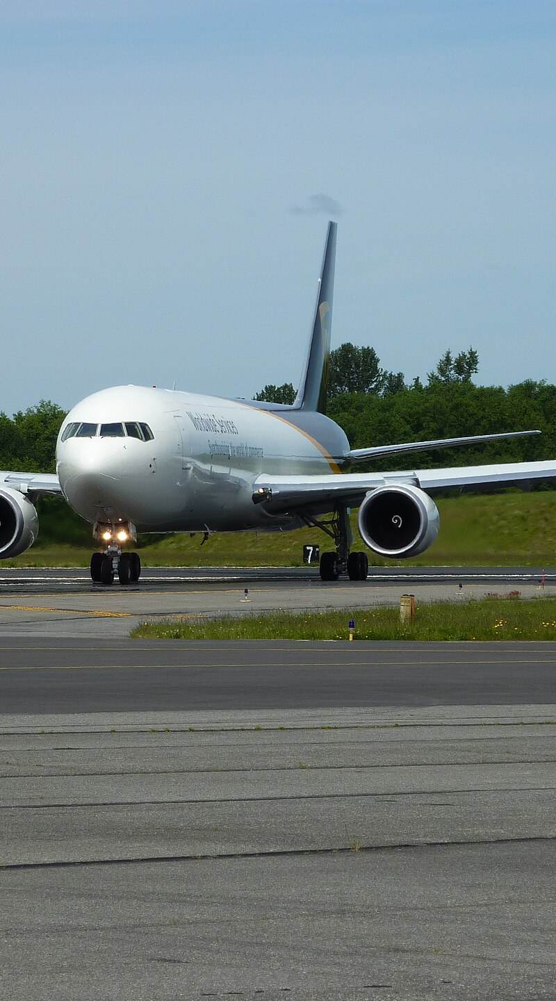 N340UP - Twin-engine aircraft