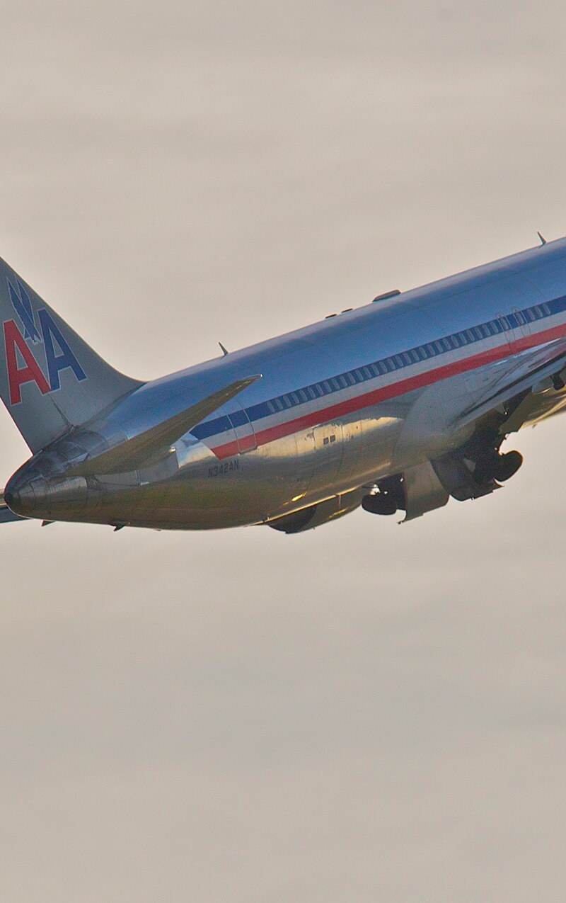 N342AN - Twin-engine aircraft