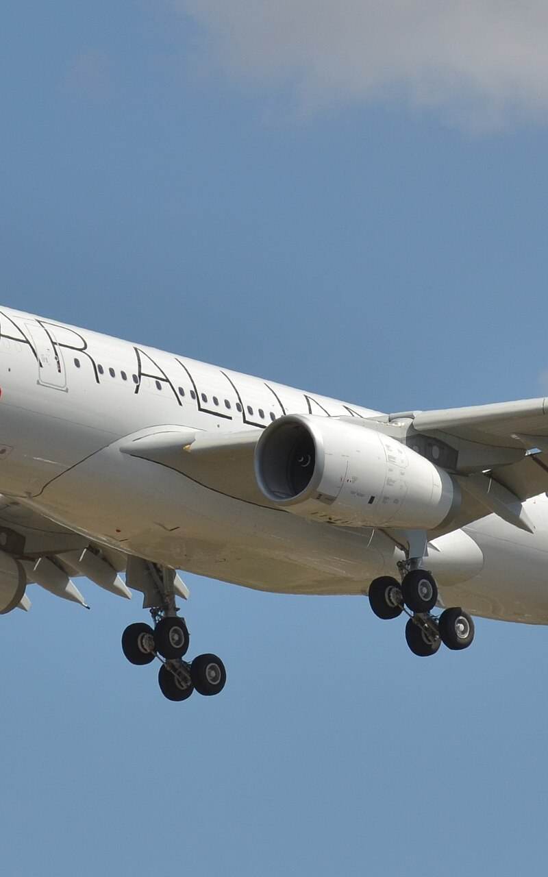 N342AV - Twin-engine aircraft