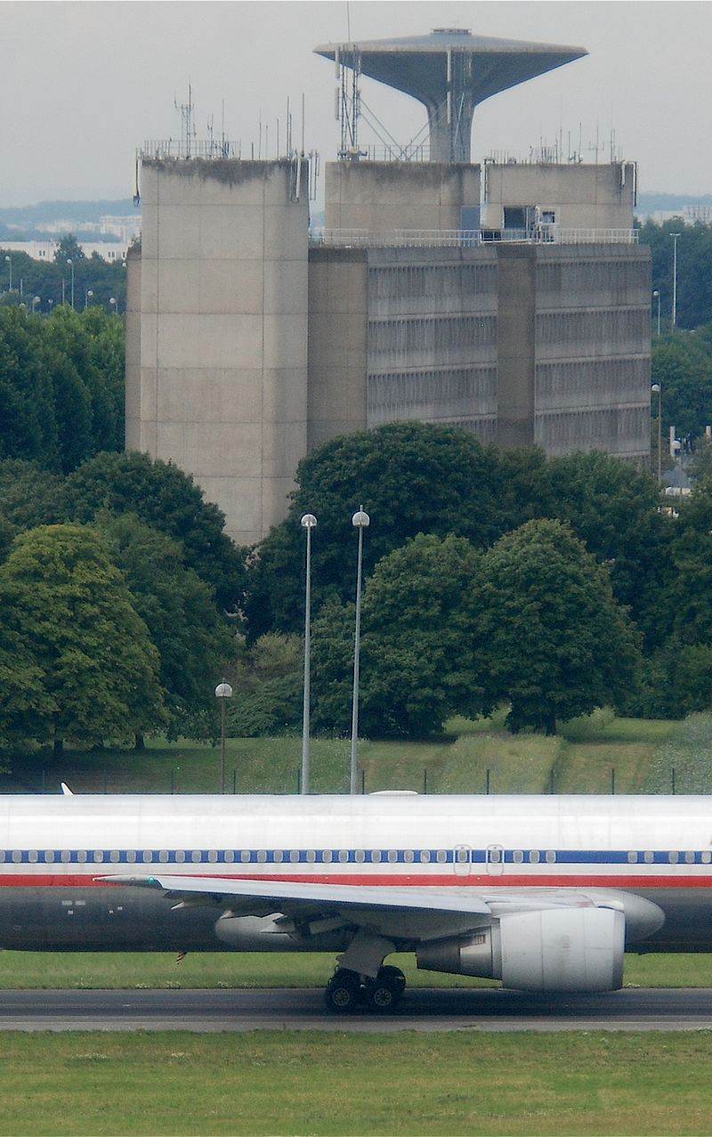 N343AN - Twin-engine aircraft
