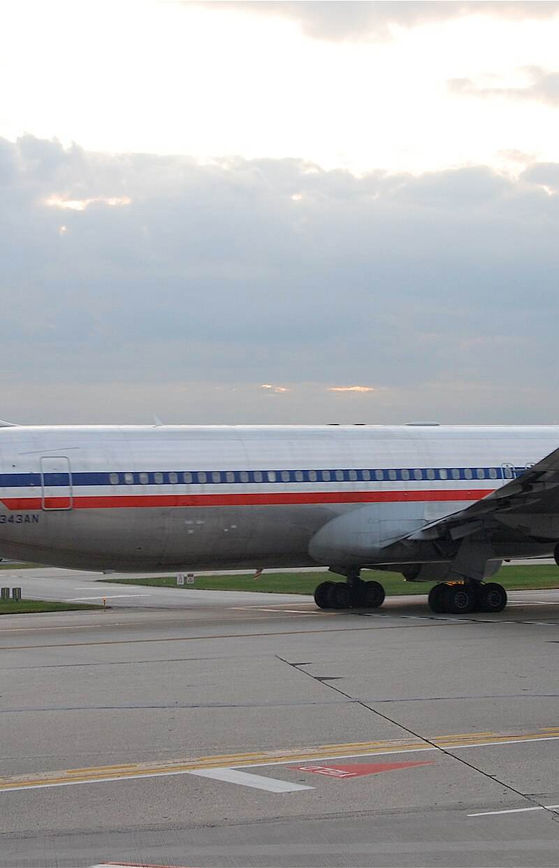 N343AN - Twin-engine aircraft