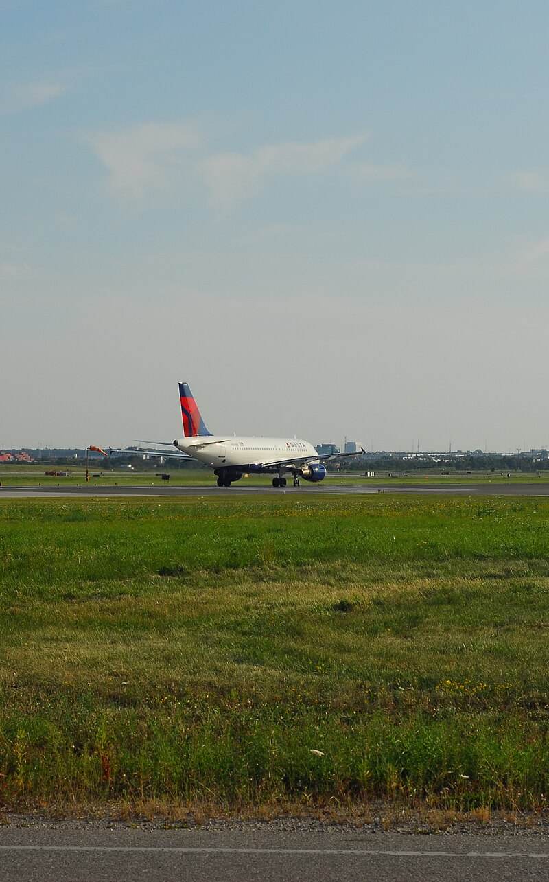 N343NB - Twin-engine aircraft