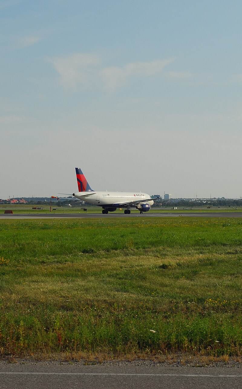 N343NB - Twin-engine aircraft