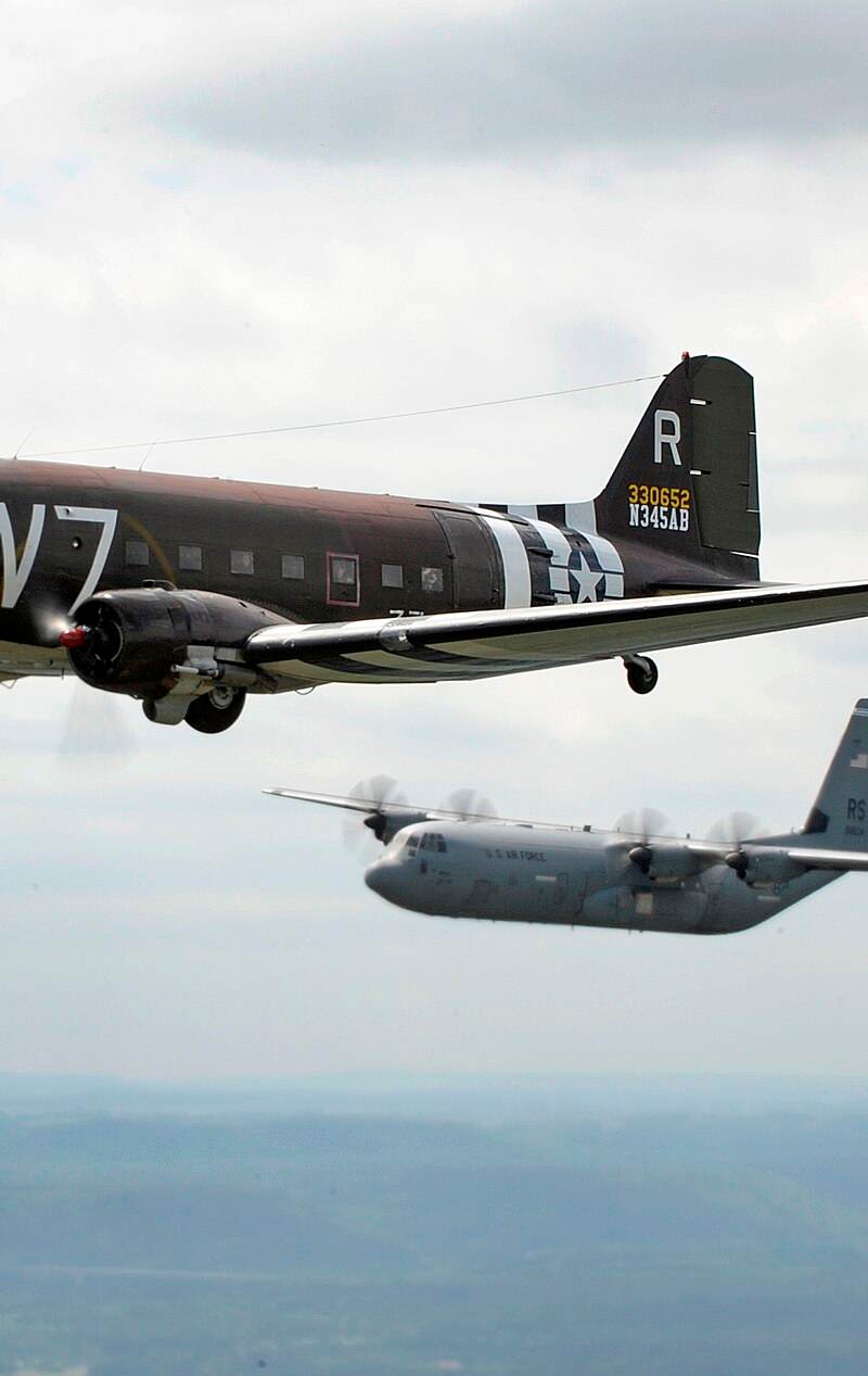 N345AB - Douglas