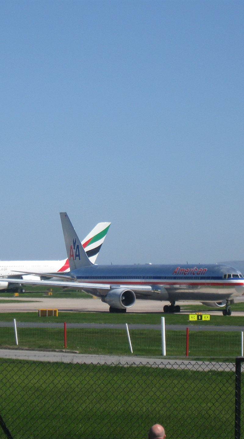 N345AN - Twin-engine aircraft