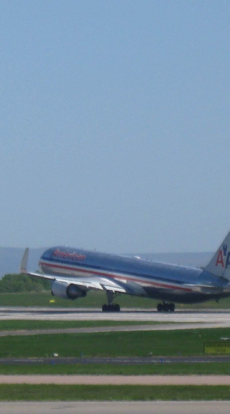 N345AN - Twin-engine aircraft