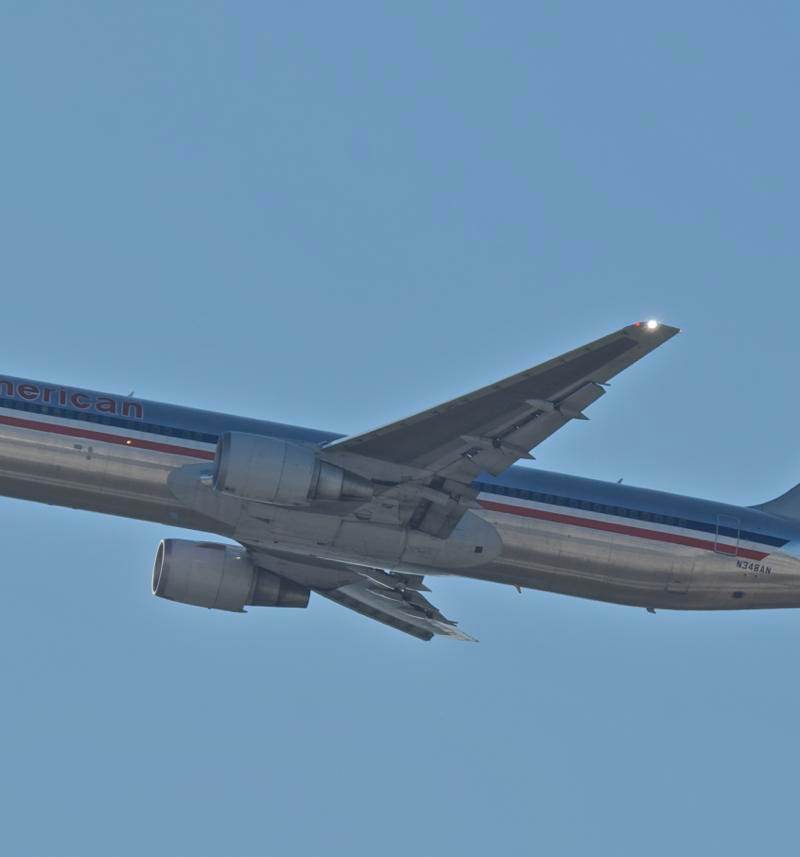 N348AN - Twin-engine aircraft