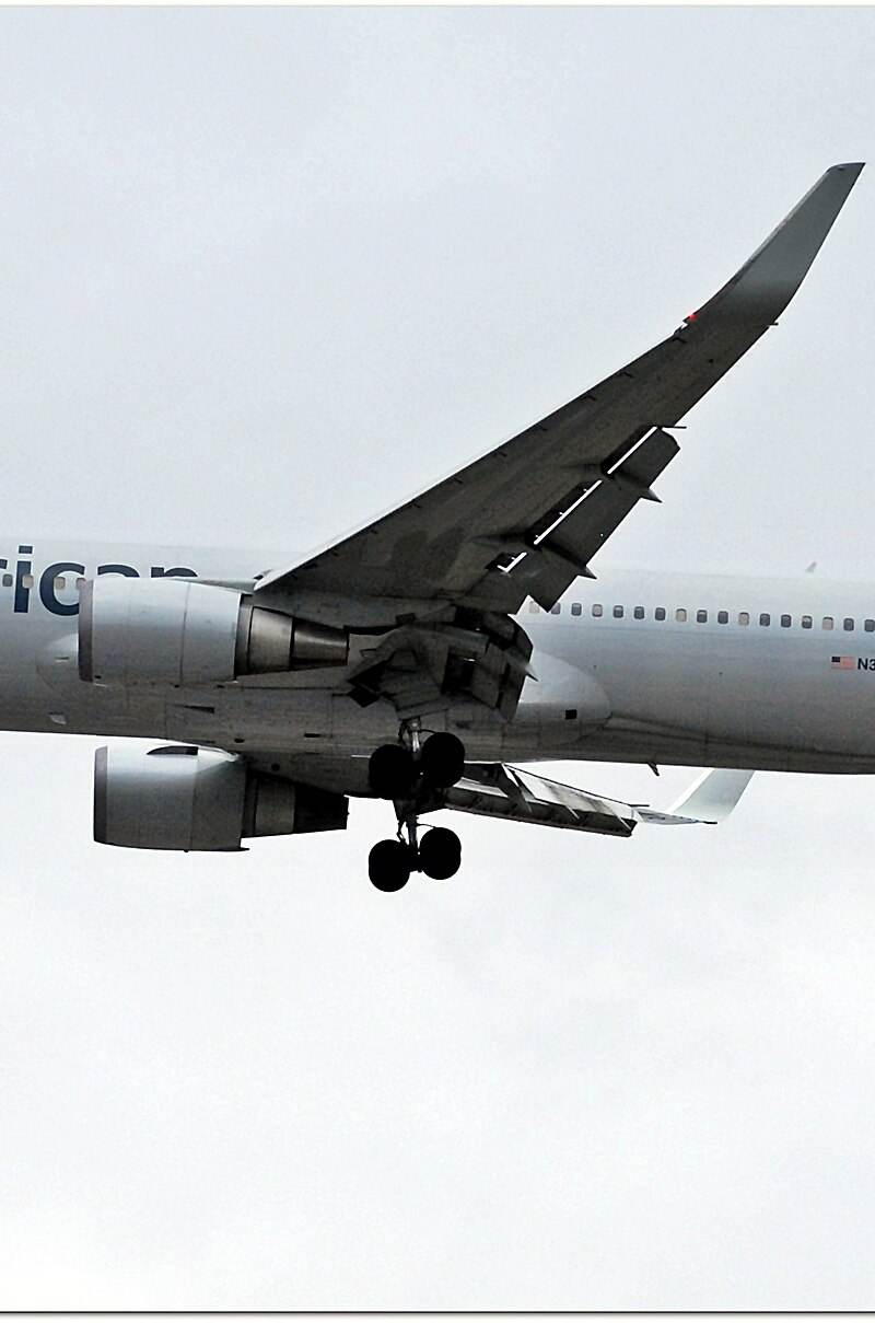 N348AN - Twin-engine aircraft