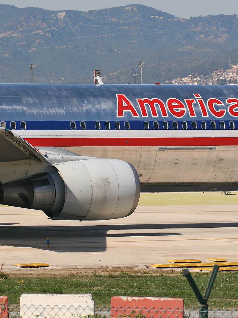 N348AN - Twin-engine aircraft