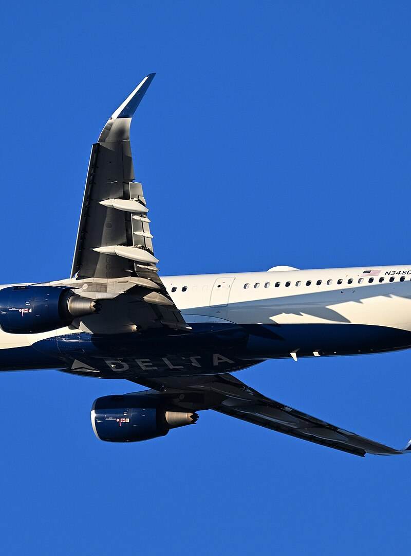 N348DN - Twin-engine aircraft