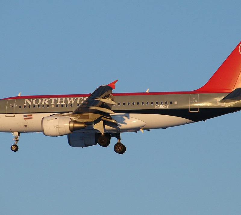 N350NB - Twin-engine aircraft