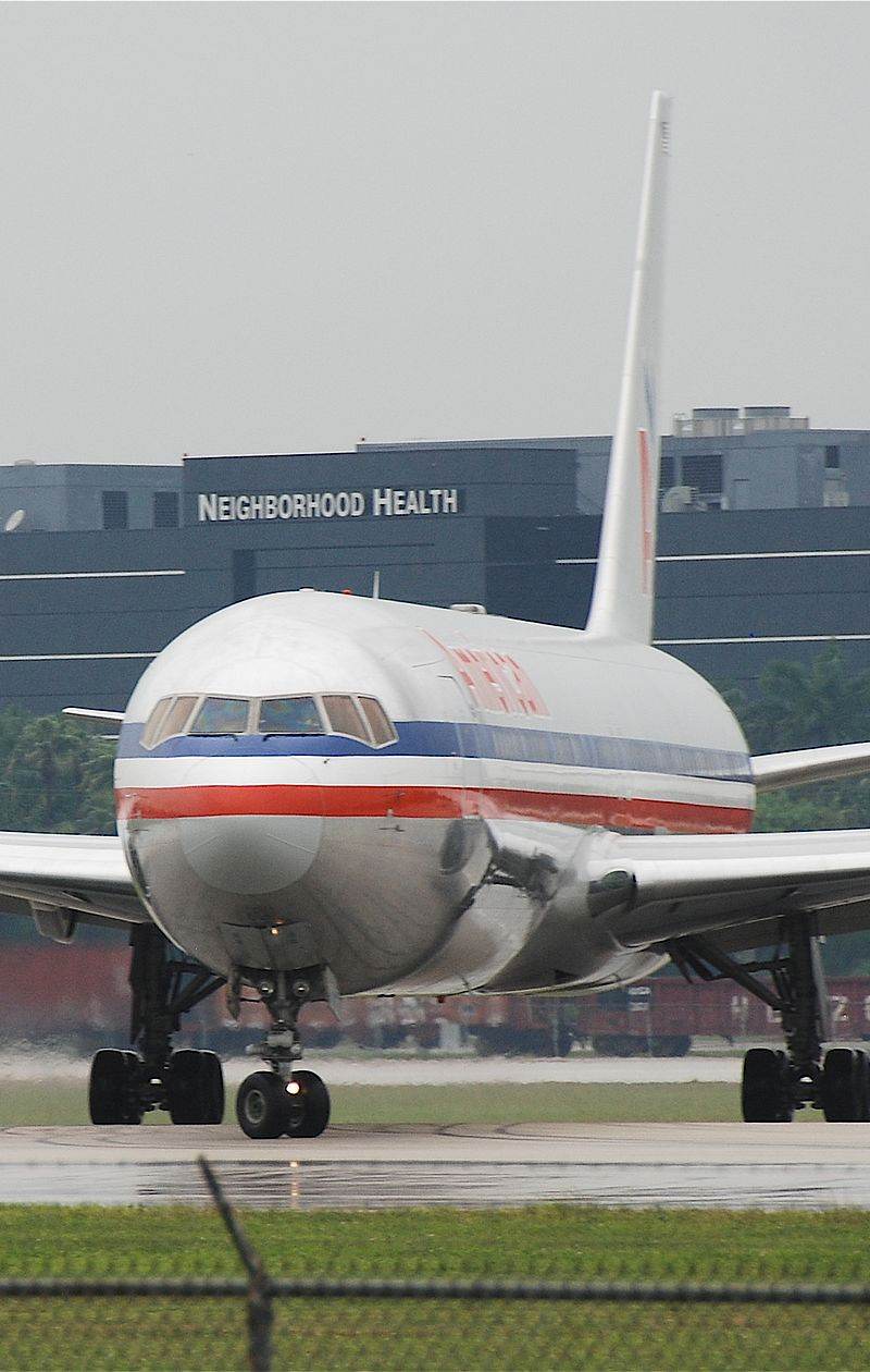 N352AA - Twin-engine aircraft