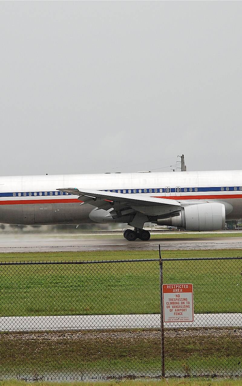 N352AA - Twin-engine aircraft