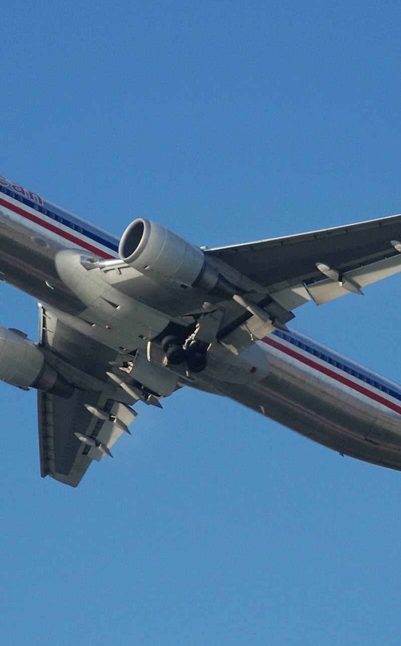 N352AA - Twin-engine aircraft