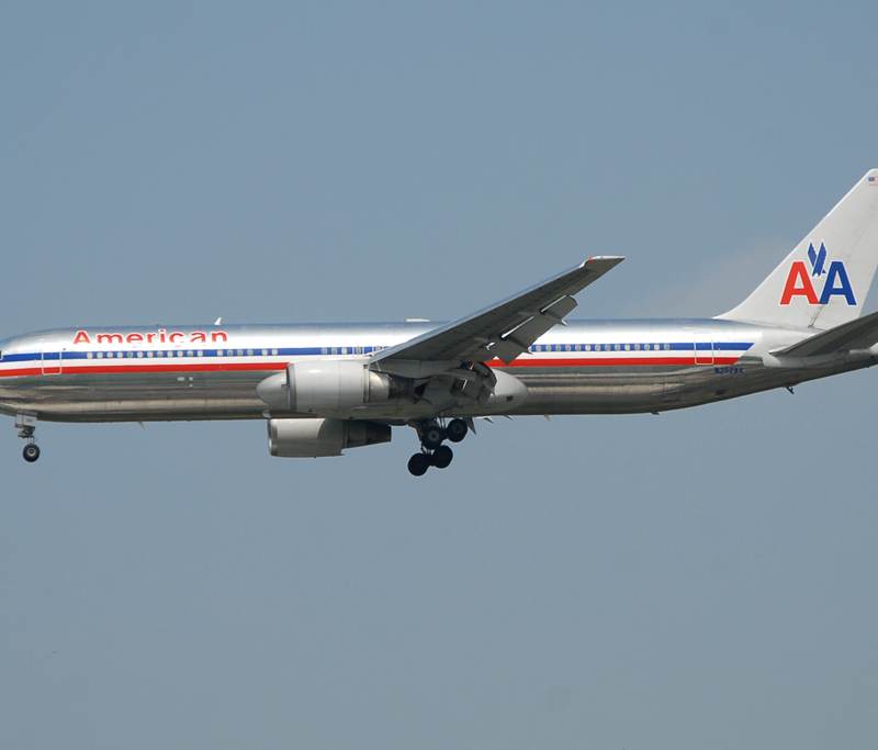 N352AA - Twin-engine aircraft