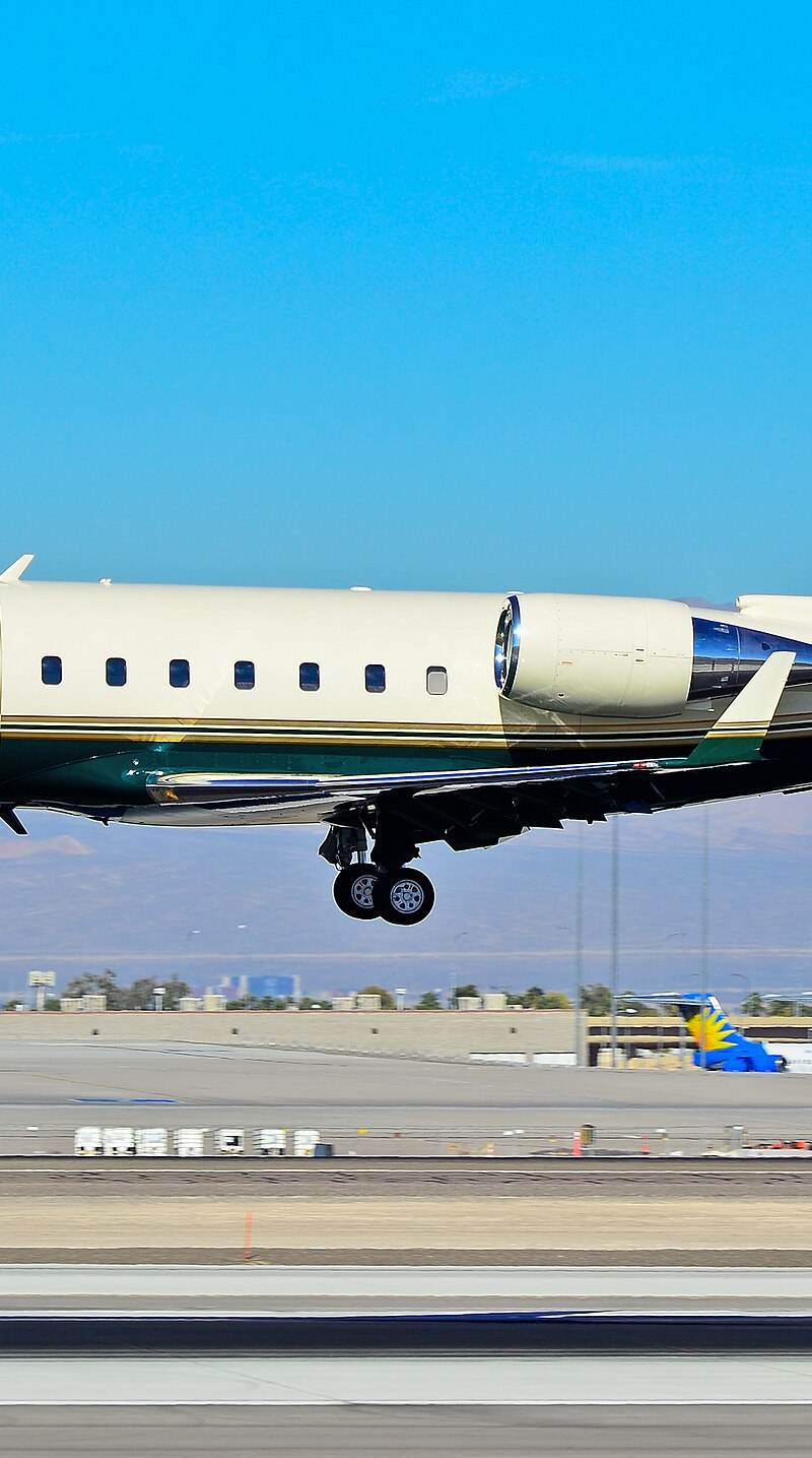 N352AP - Bombardier
