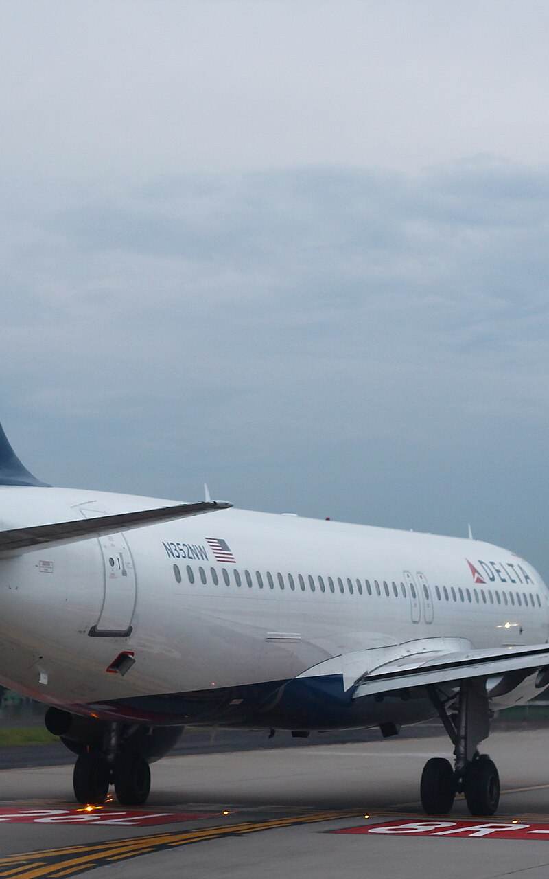 N352NW - Twin-engine aircraft