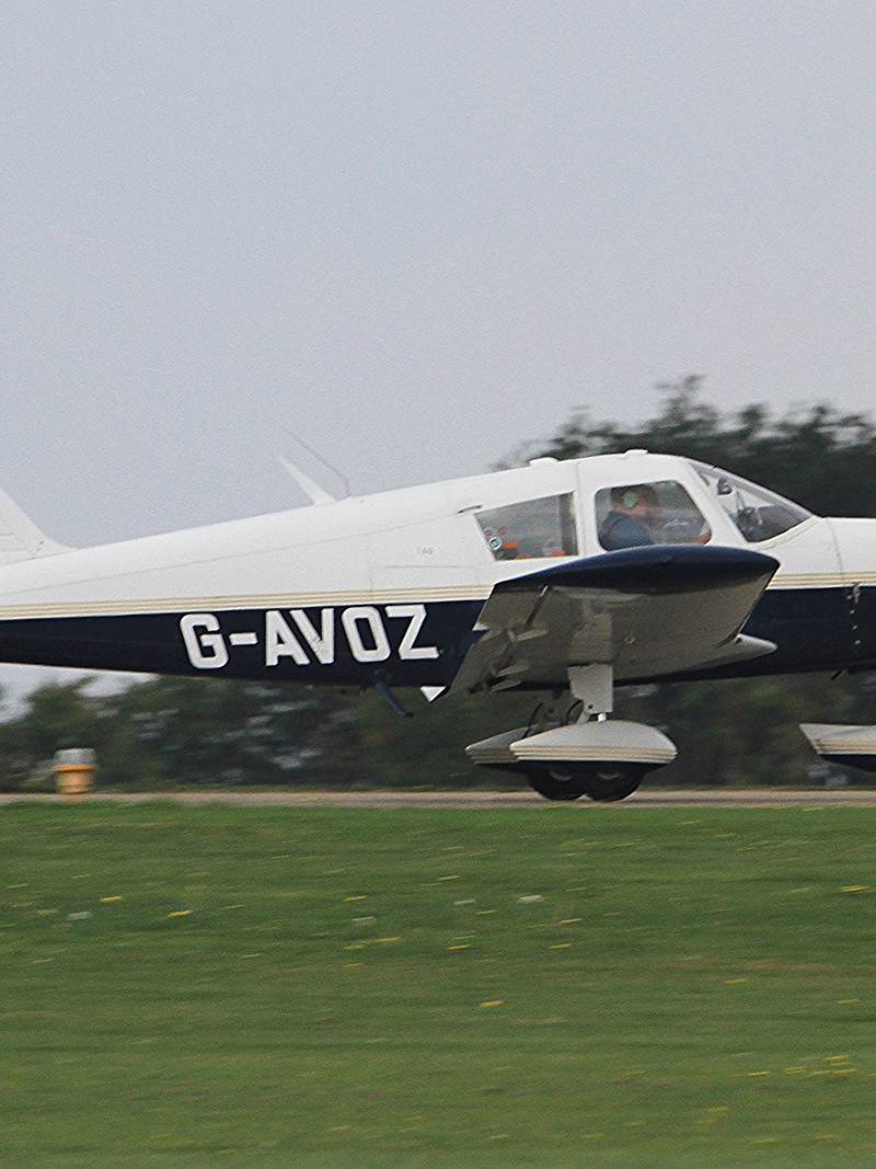 G-AVOZ - Piper
