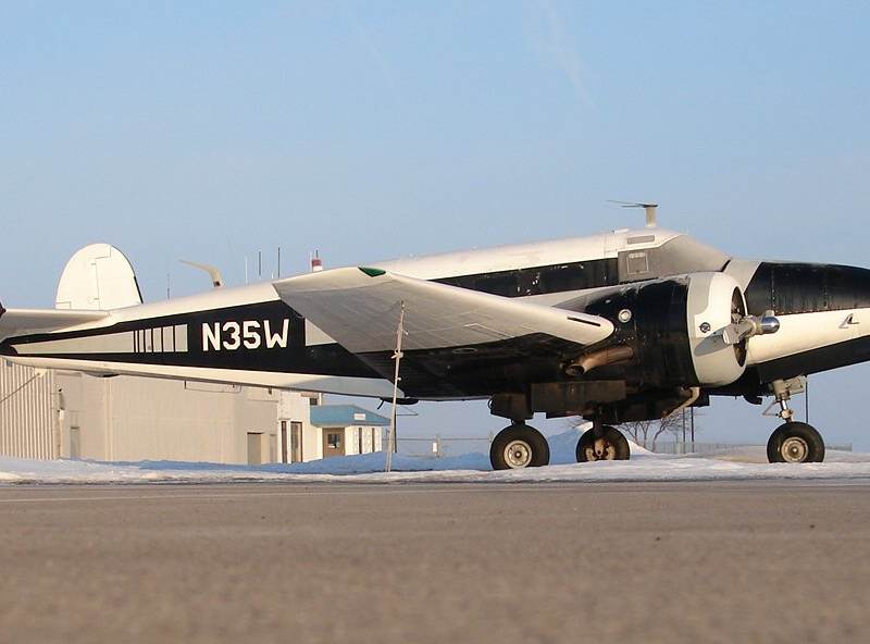 N35W - Twin-engine aircraft
