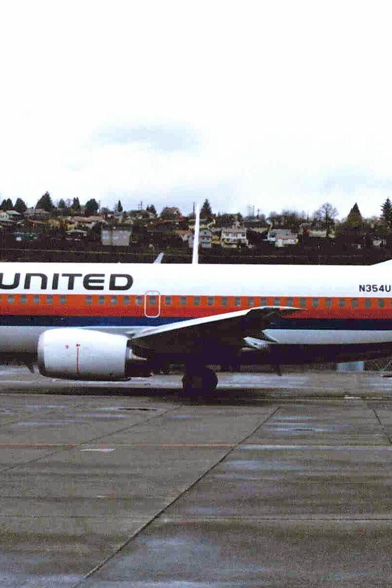 N354UA - Twin-engine aircraft