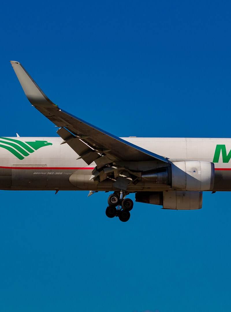 N420LA - Boeing