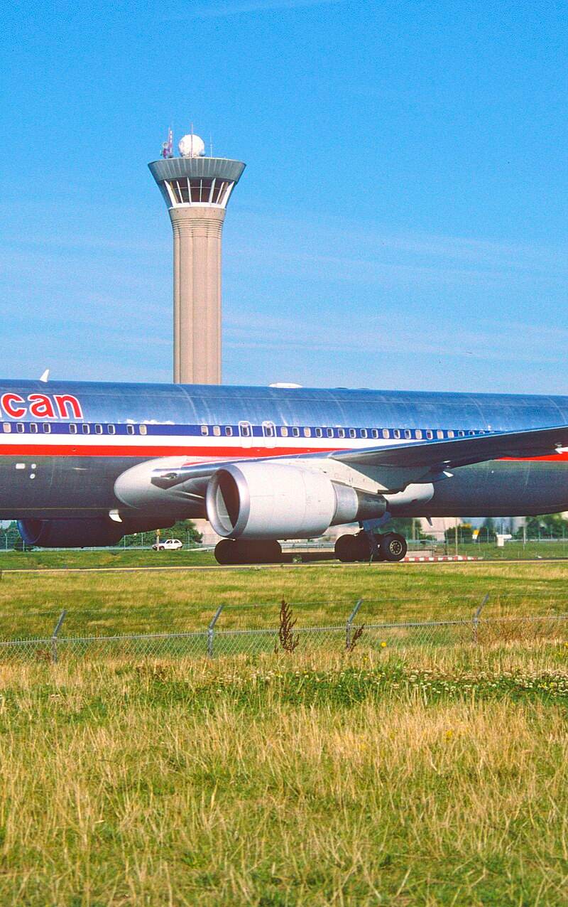 N359AA - Twin-engine aircraft