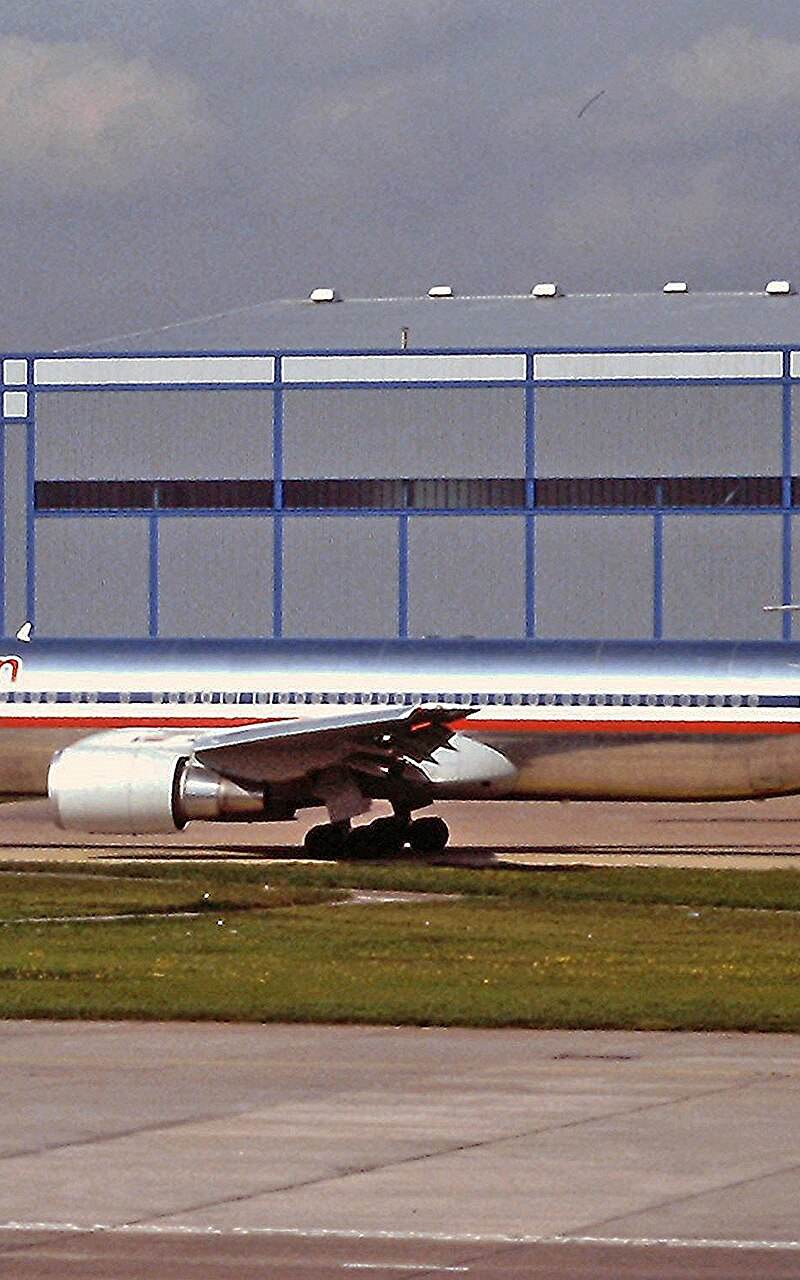 N360AA - Twin-engine aircraft