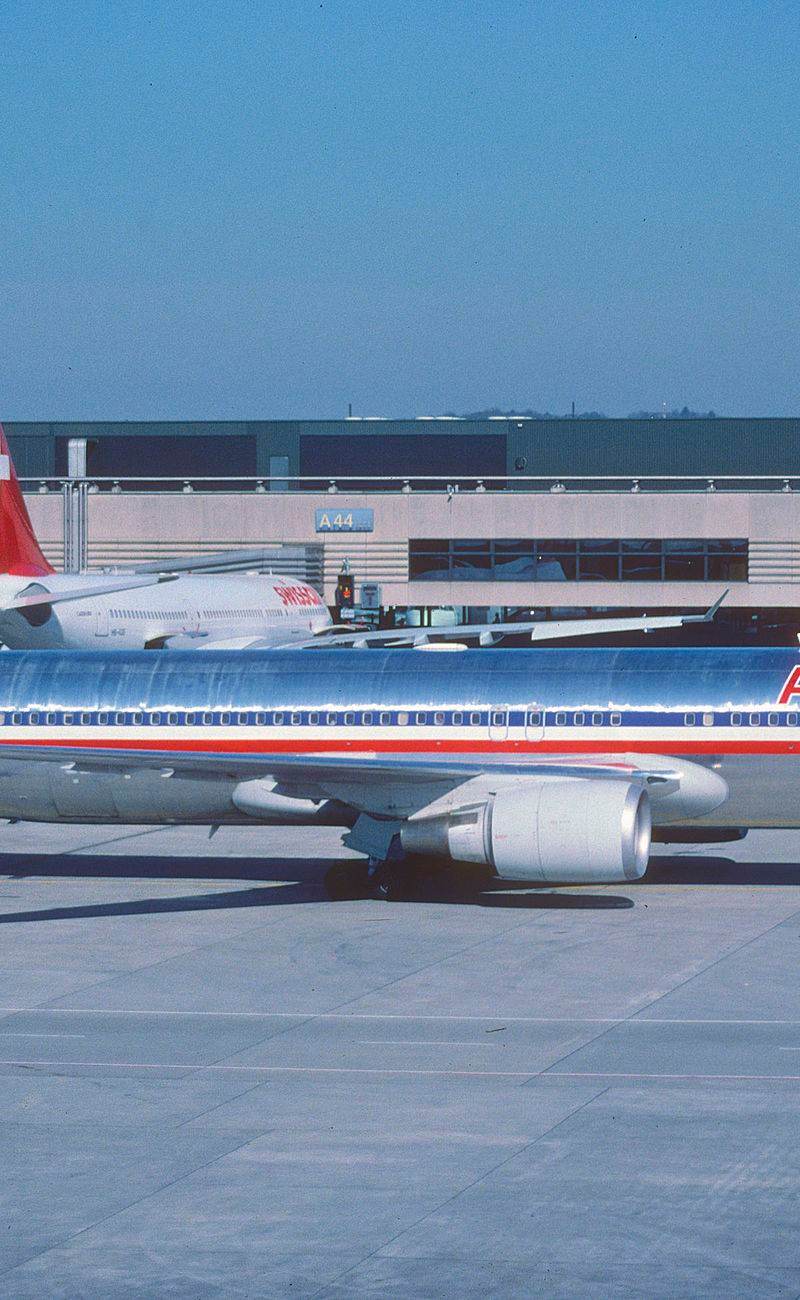 N362AA - Twin-engine aircraft