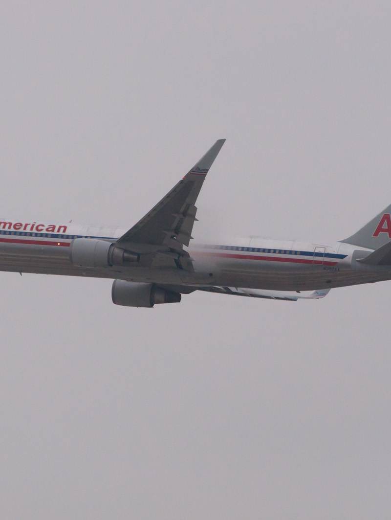 N362AA - Twin-engine aircraft