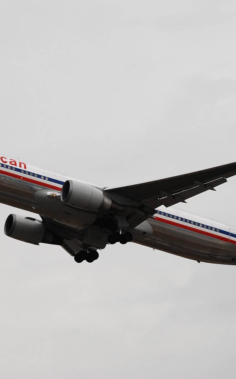 N362AA - Twin-engine aircraft